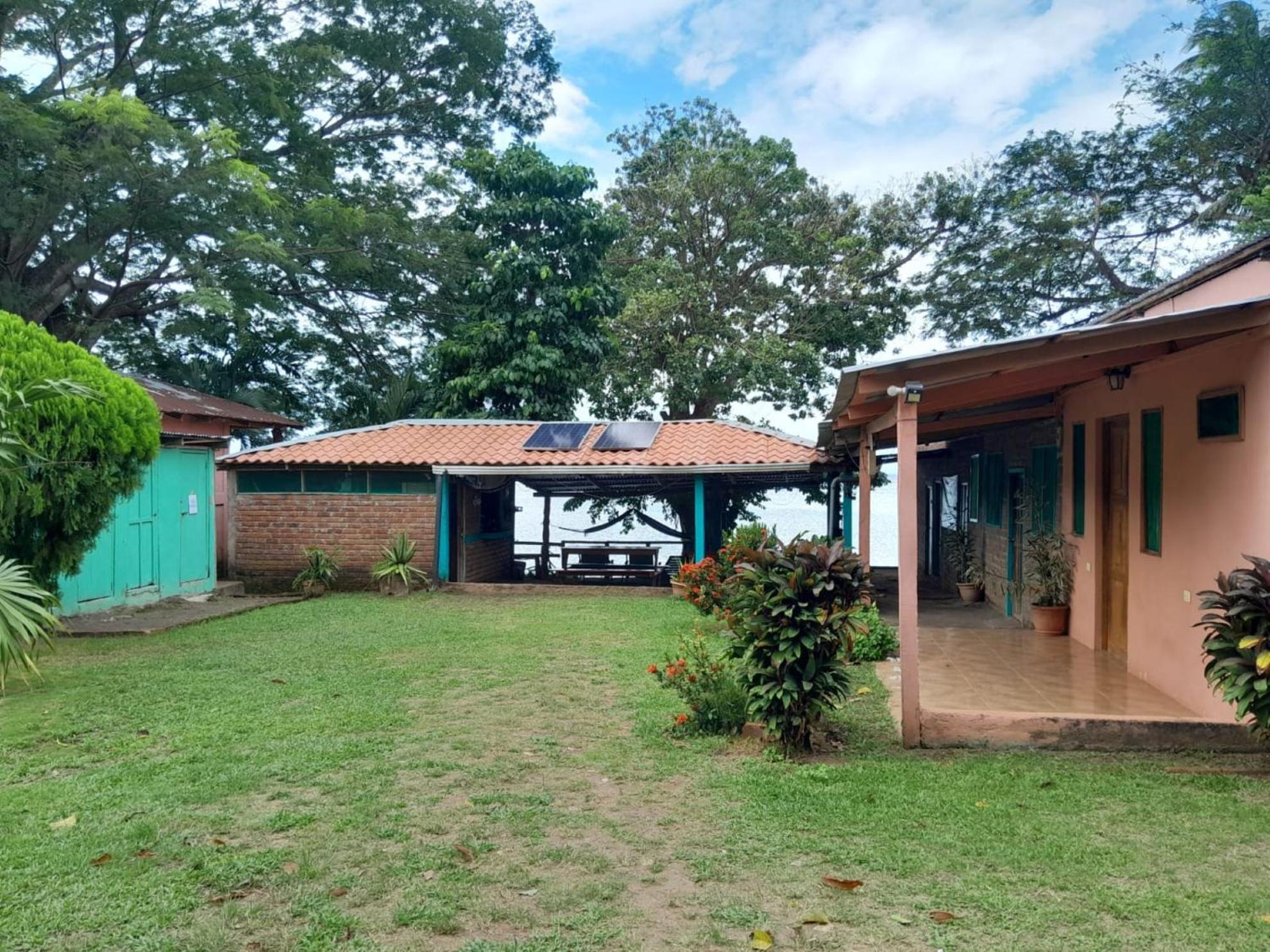 Hostel Los Chocoyos Mérida Exteriör bild