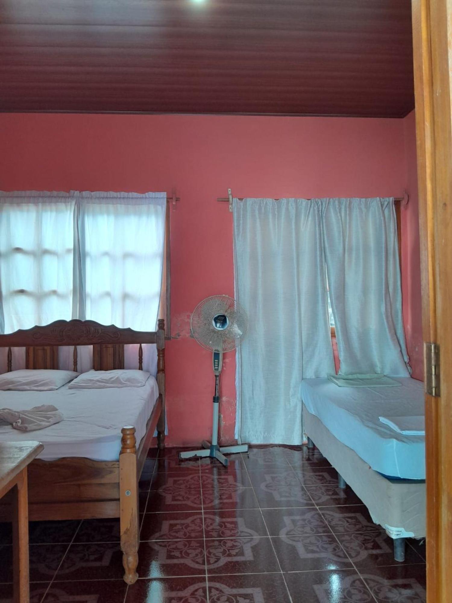 Hostel Los Chocoyos Mérida Exteriör bild